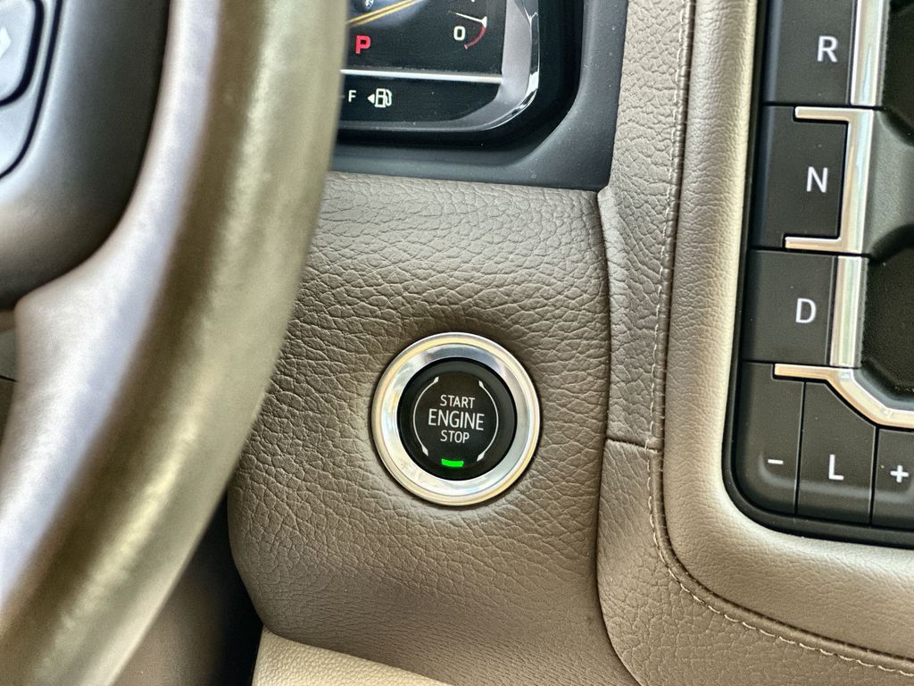 Vehicle image 25 of 35