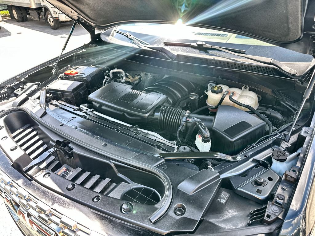 Vehicle image 10 of 35