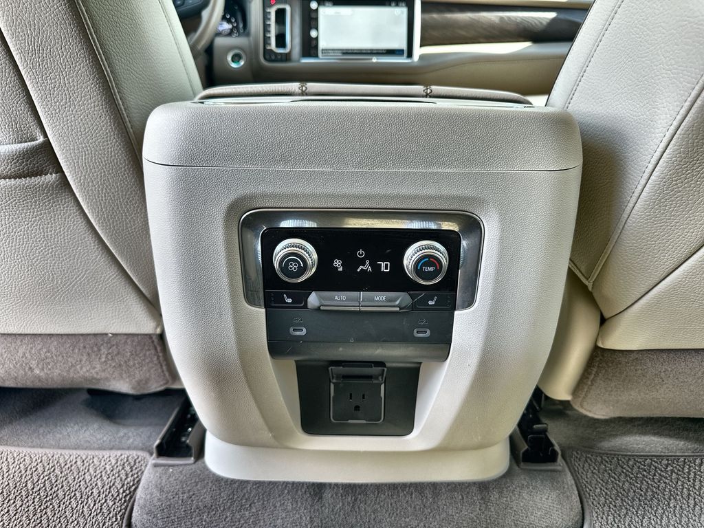Vehicle image 27 of 35