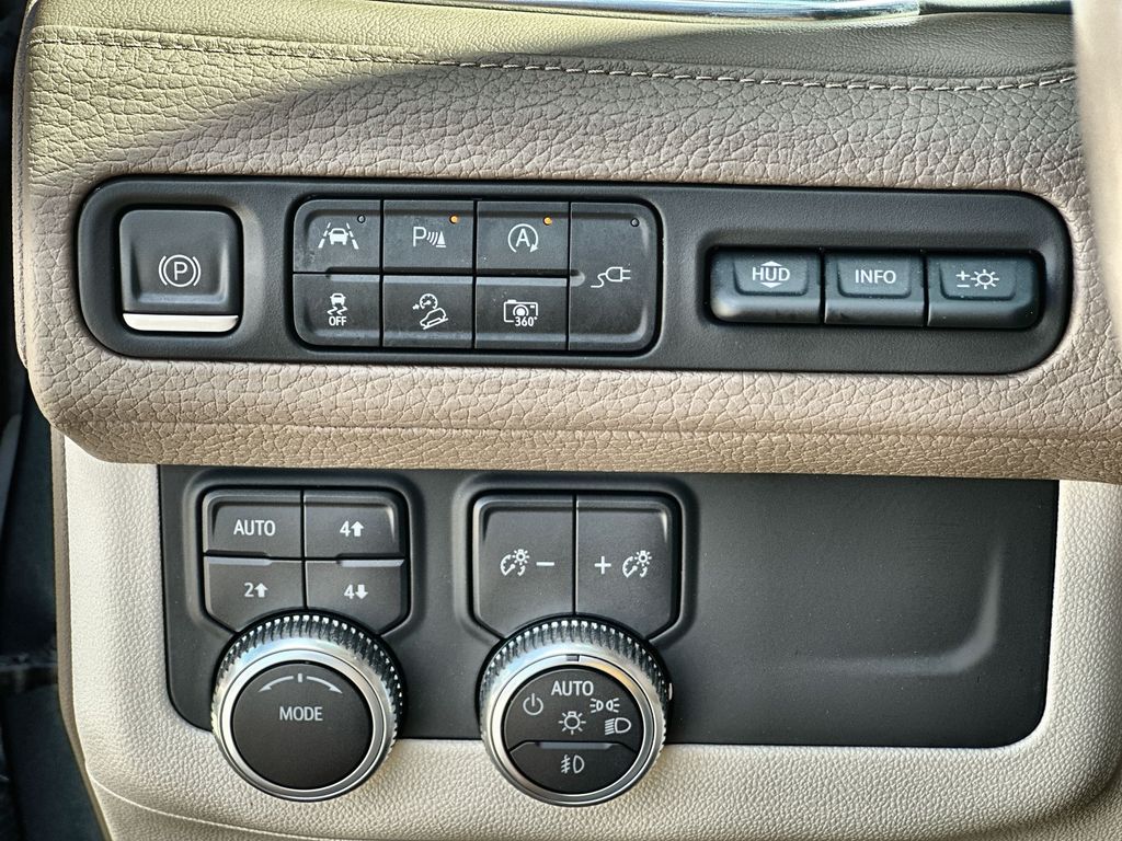 Vehicle image 26 of 35