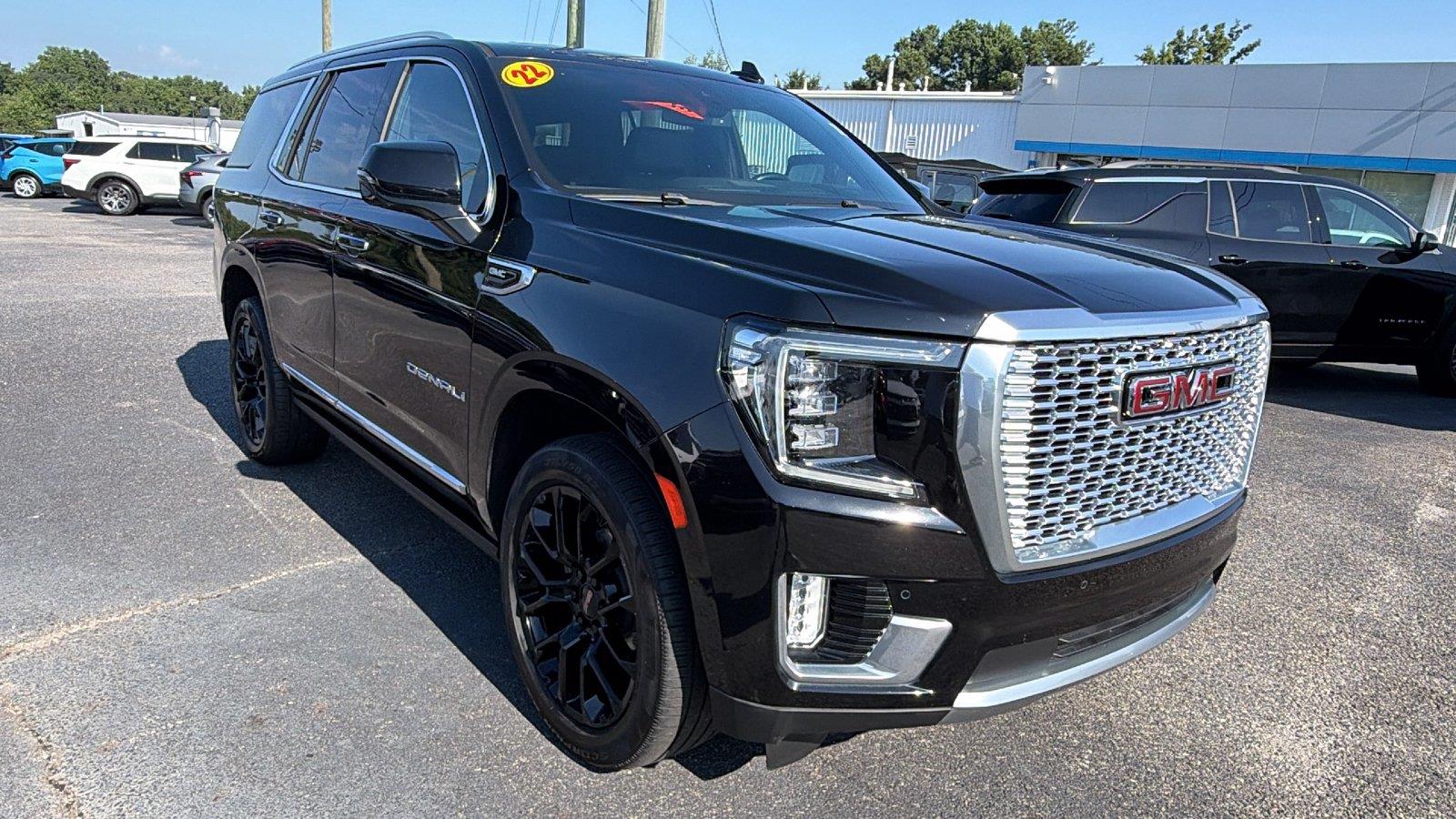 2022 GMC Yukon Denali Image 2 of 33