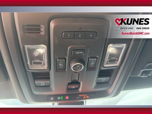 Vehicle image 22 of 24