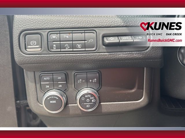 Vehicle image 16 of 24