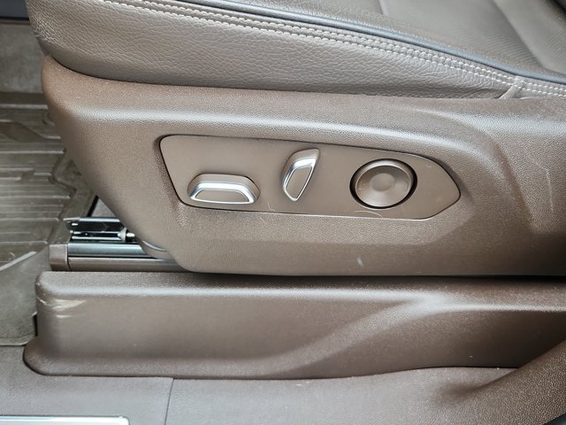 Vehicle image 8 of 26