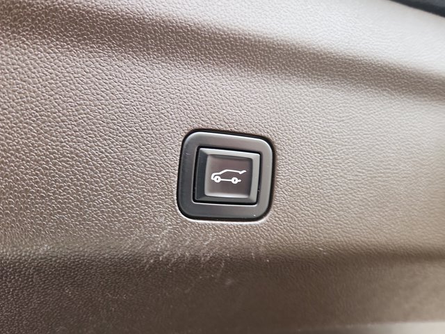 Vehicle image 14 of 26