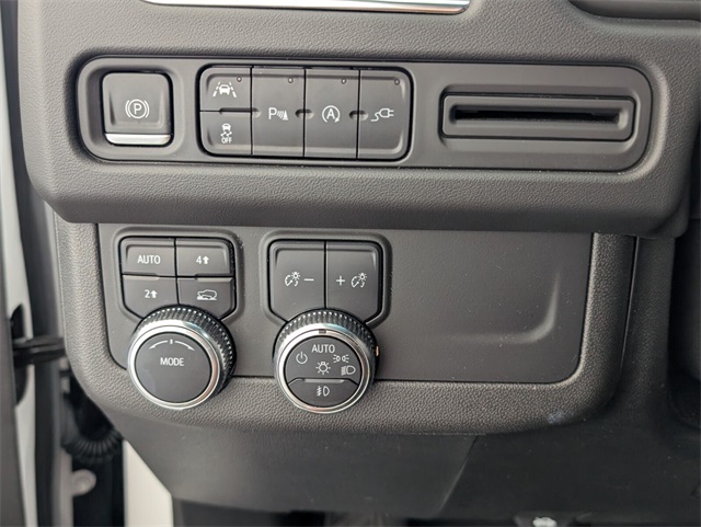 Vehicle image 22 of 31