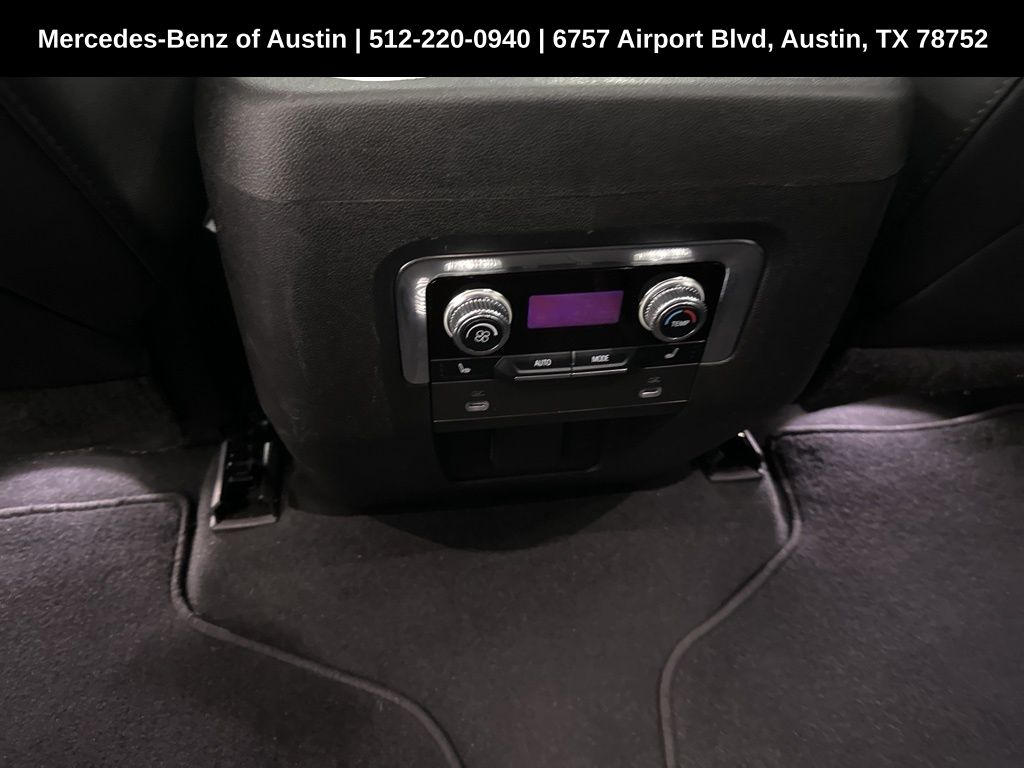 Vehicle image 31 of 36