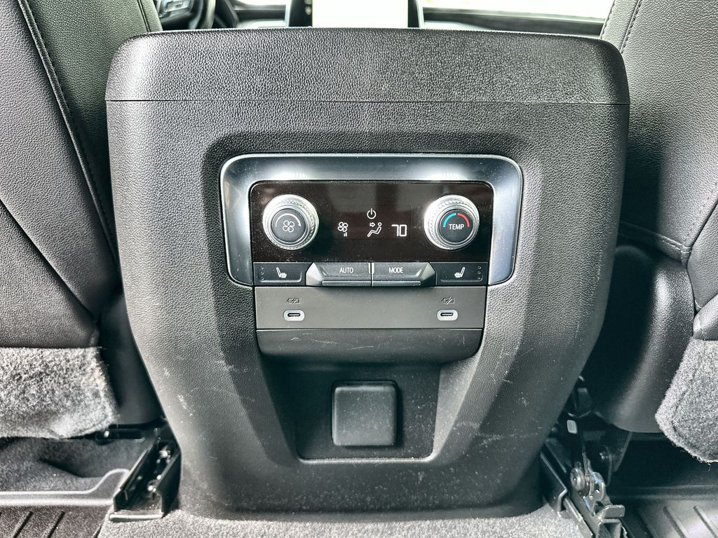 Vehicle image 22 of 36