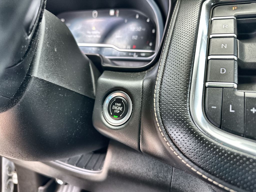 Vehicle image 17 of 36