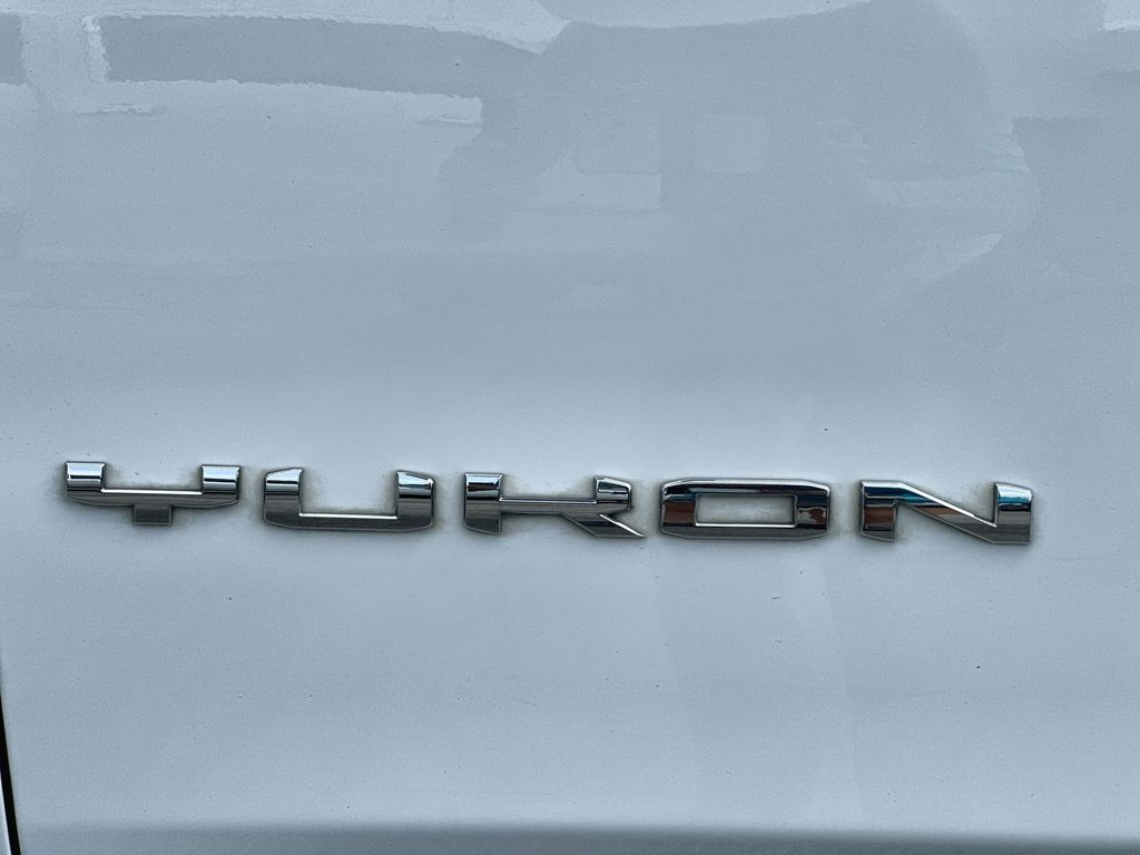 Vehicle image 32 of 36
