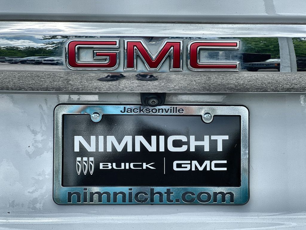 Vehicle image 33 of 36