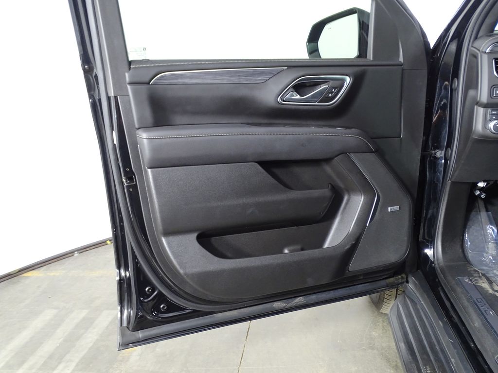 2022 GMC Yukon SLT Image 28 of 40