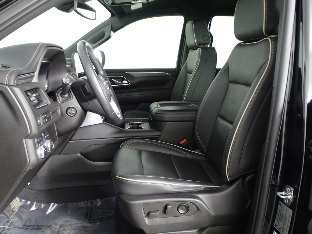 2022 GMC Yukon SLT Image 12 of 40
