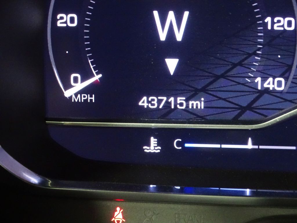 2022 GMC Yukon SLT Image 19 of 40