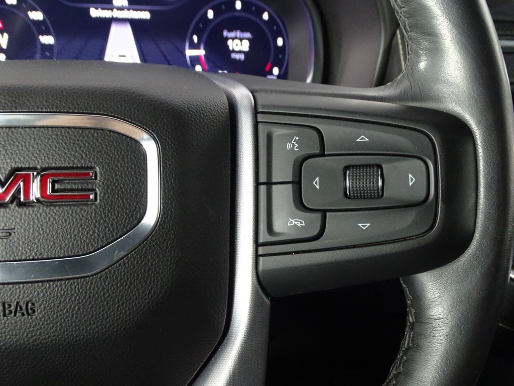 2022 GMC Yukon SLT Image 17 of 40