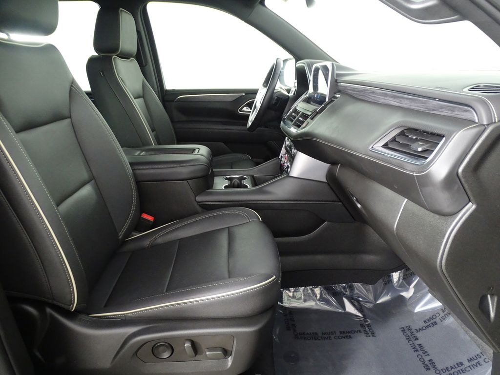 2022 GMC Yukon SLT Image 11 of 40