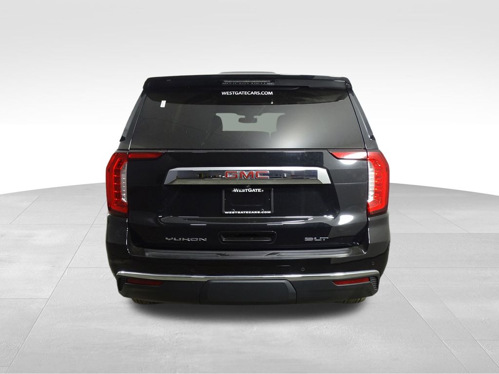 2022 GMC Yukon SLT Image 5 of 40