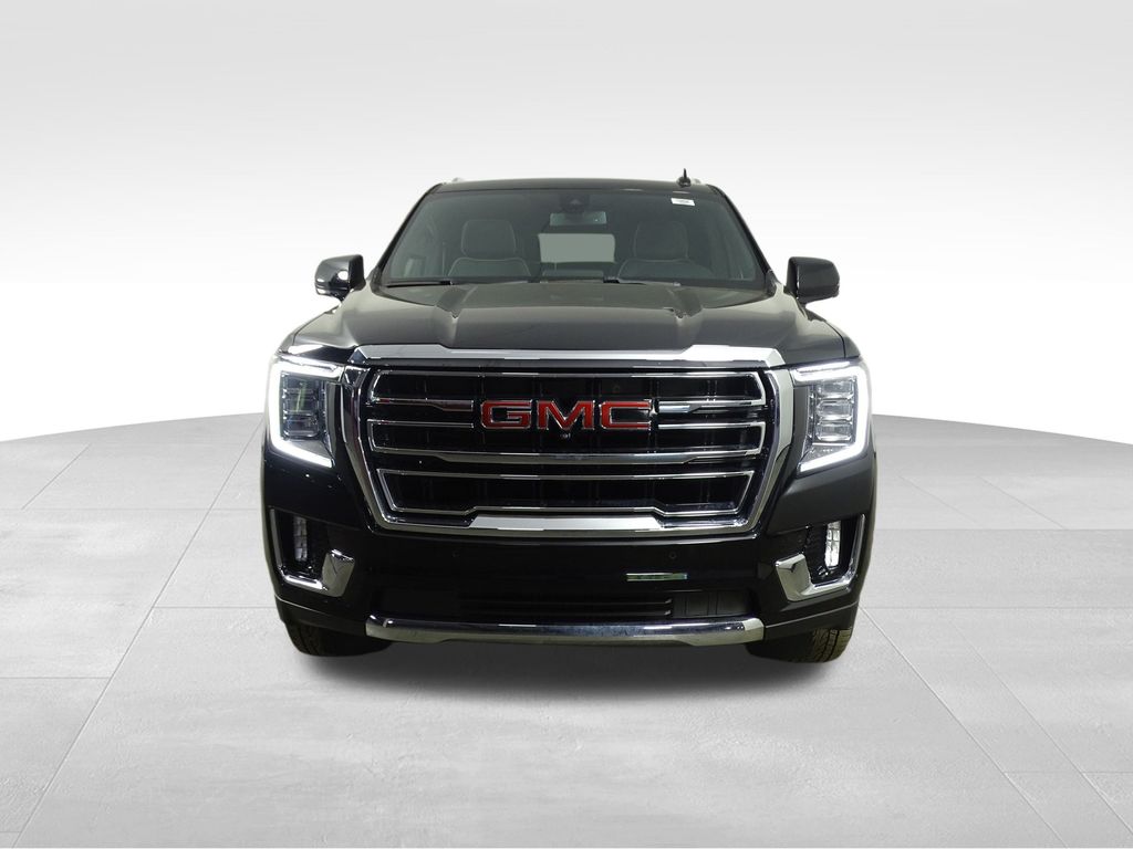 2022 GMC Yukon SLT Image 2 of 40