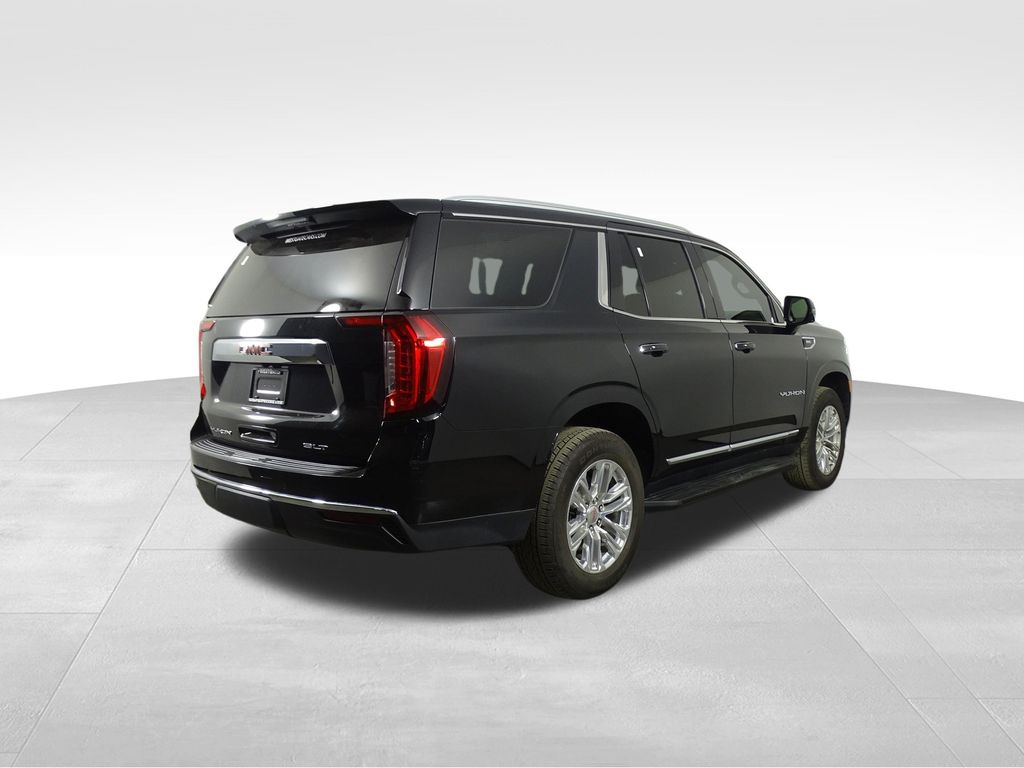 2022 GMC Yukon SLT Image 4 of 40
