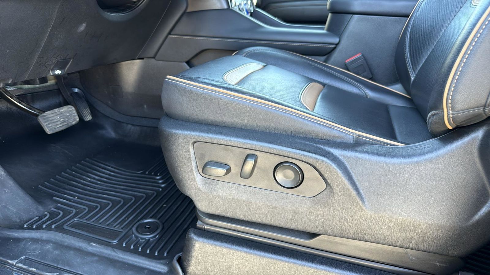Vehicle image 26 of 29