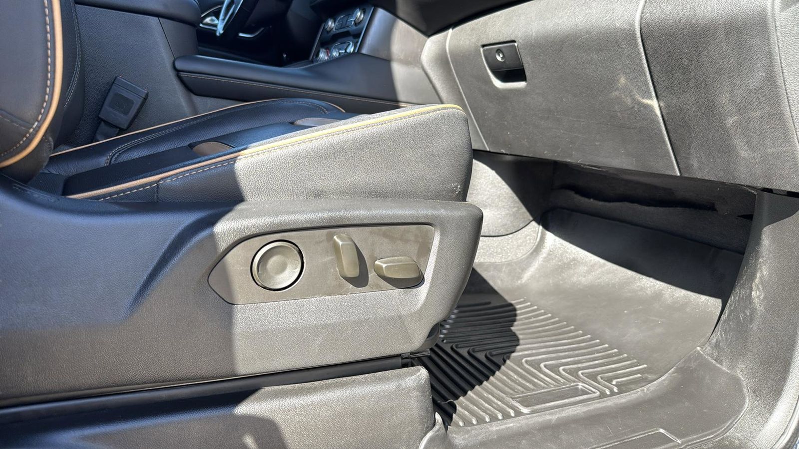 Vehicle image 10 of 29