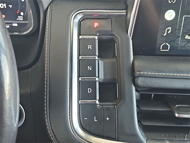 Vehicle image 14 of 27