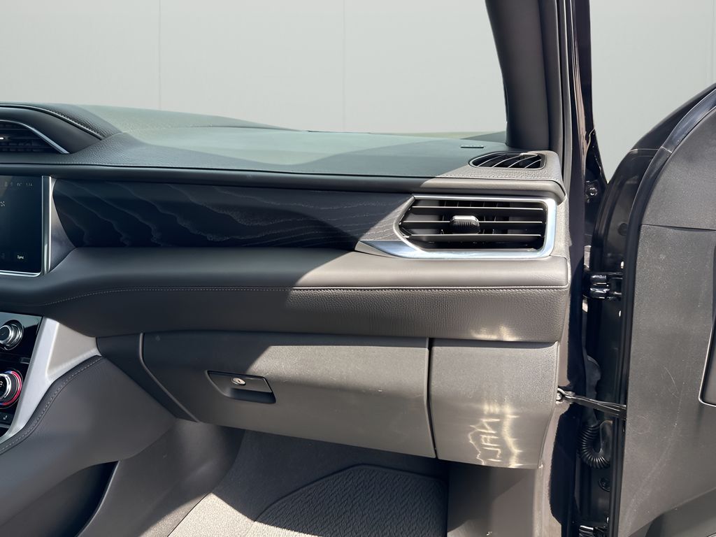 Vehicle image 14 of 42