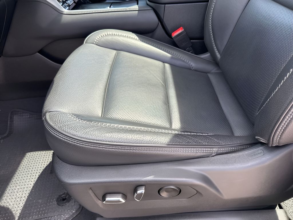 Vehicle image 19 of 42