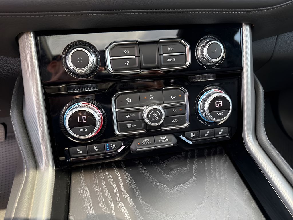 Vehicle image 29 of 42