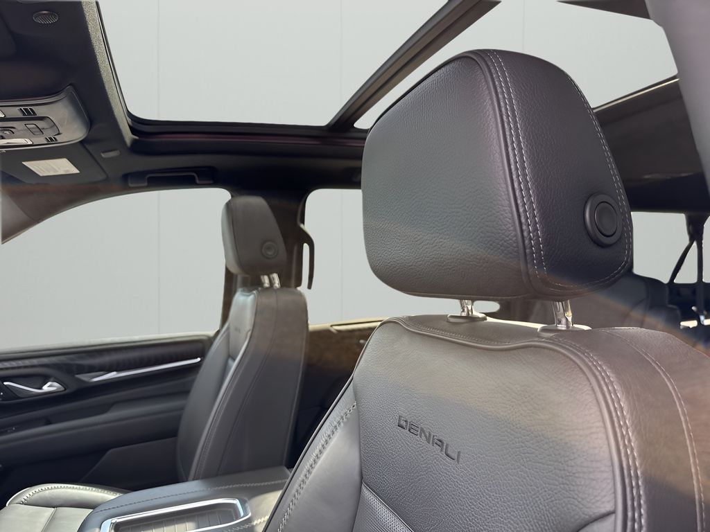 Vehicle image 20 of 42