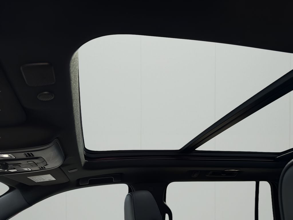Vehicle image 34 of 42