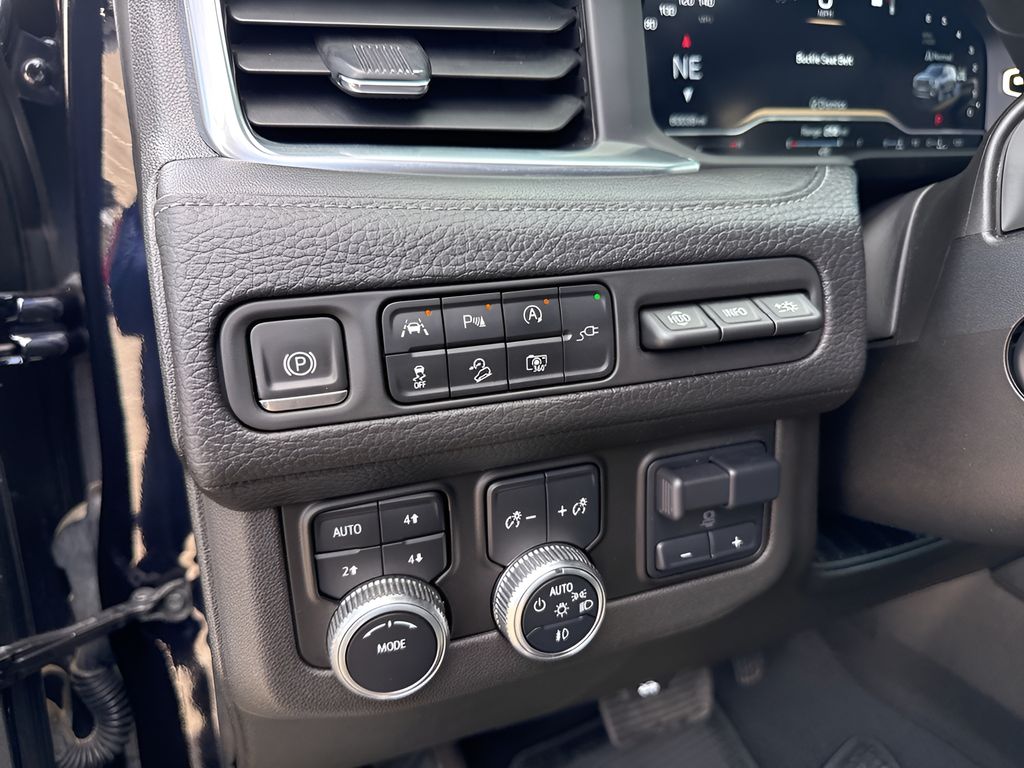 Vehicle image 21 of 42