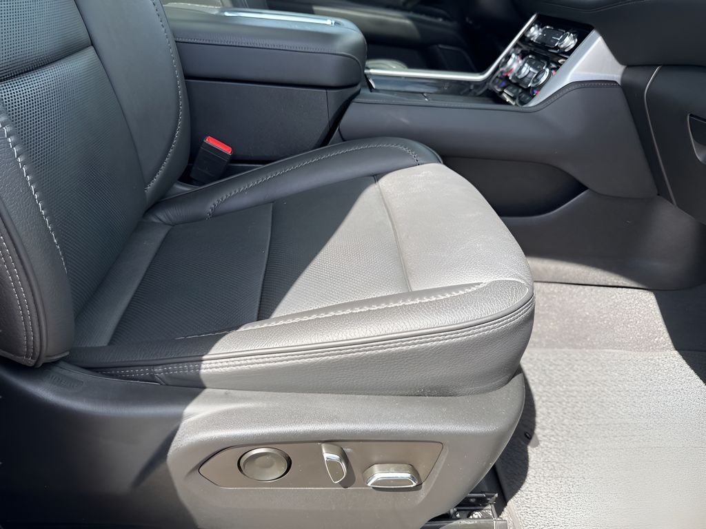 Vehicle image 15 of 42
