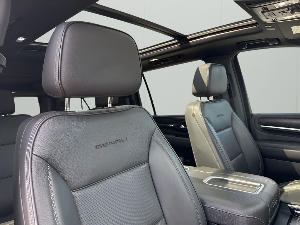 Vehicle image 16 of 42