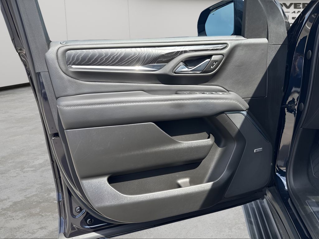 Vehicle image 17 of 42