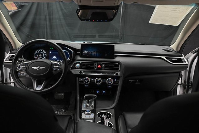 Vehicle image 18 of 32