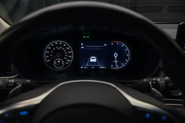 Vehicle image 20 of 32