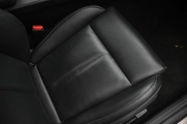 Vehicle image 15 of 32