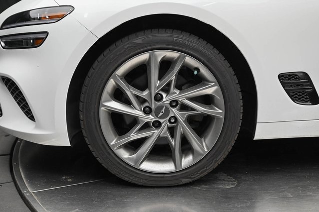 Vehicle image 10 of 32