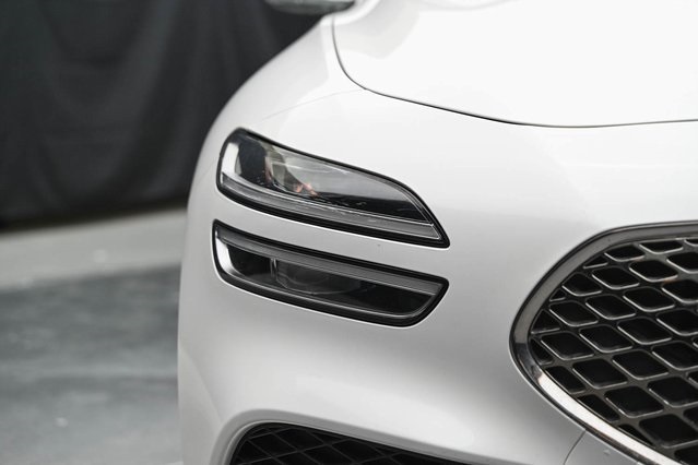 Vehicle image 25 of 32