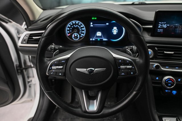 Vehicle image 26 of 32