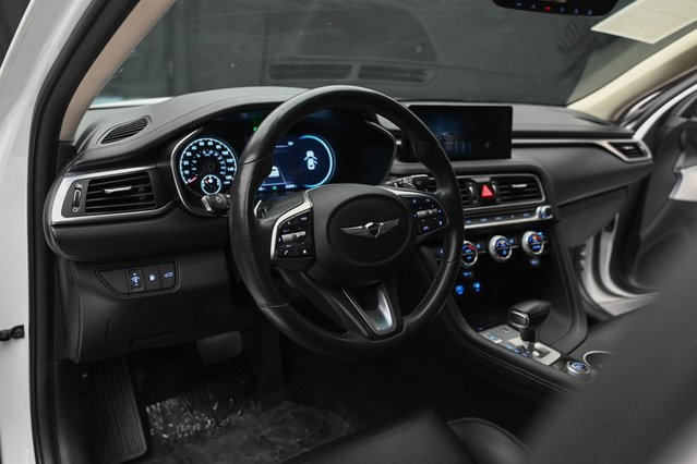 Vehicle image 17 of 32