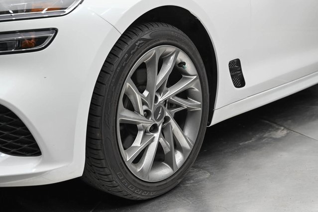 Vehicle image 11 of 32