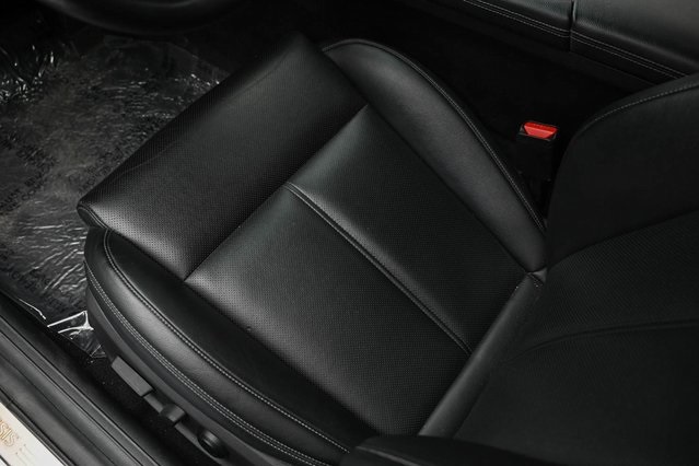 Vehicle image 14 of 32