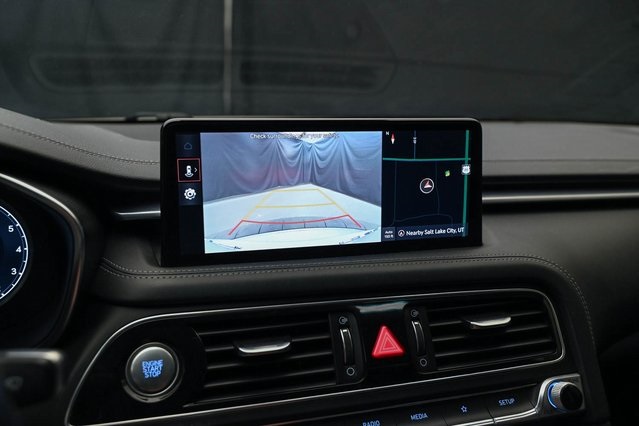 Vehicle image 22 of 32