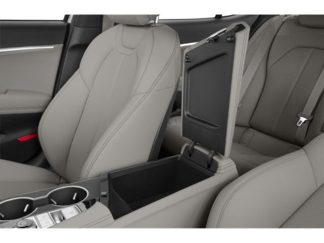 2022 Genesis G70 2.0T Image 10 of 16
