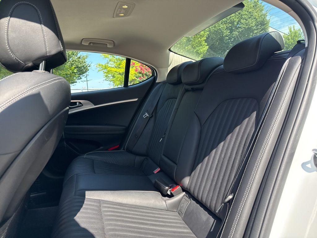 2022 Genesis G70 2.0T Image 13 of 40