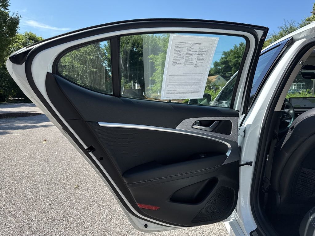 2022 Genesis G70 2.0T Image 40 of 40