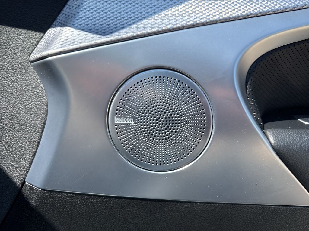 2022 Genesis G70 2.0T Image 39 of 40