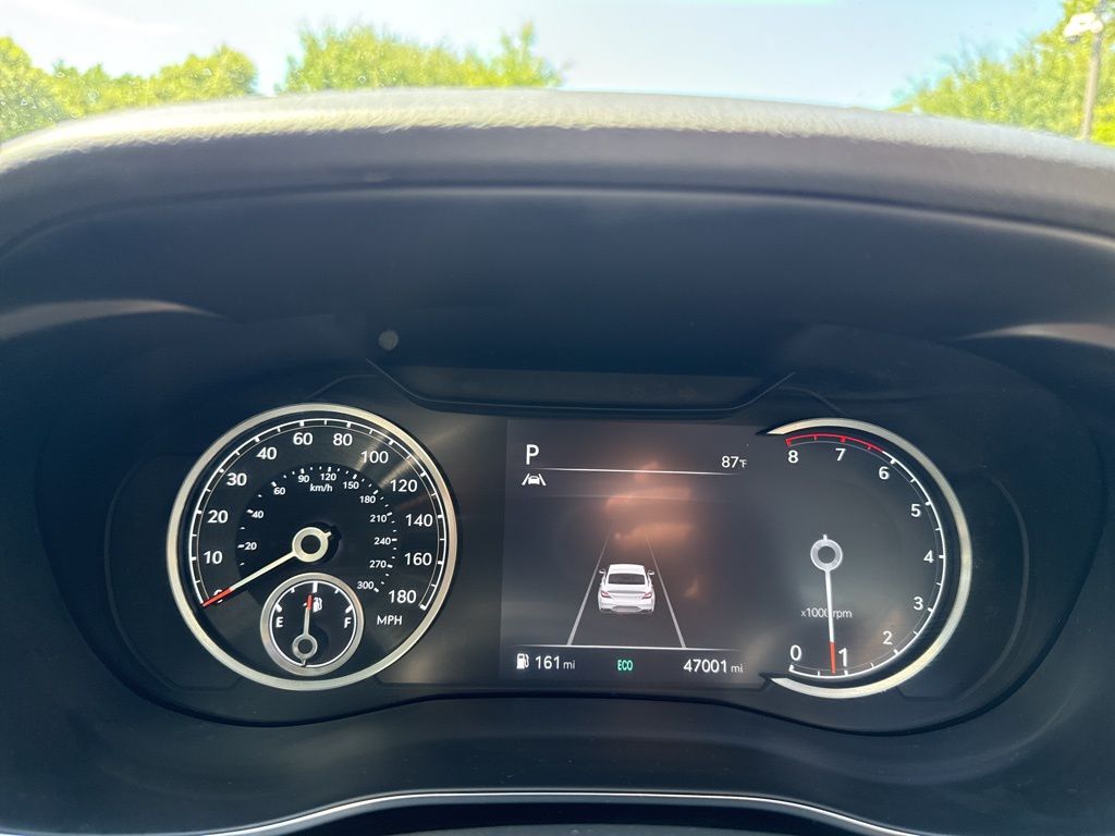 2022 Genesis G70 2.0T Image 22 of 40